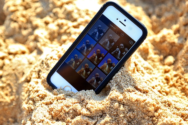 The Selfie obsession can cause teens to open to cyber attacks.